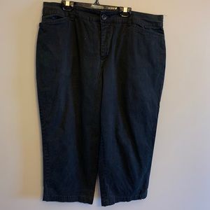 Comfy black capris, 16